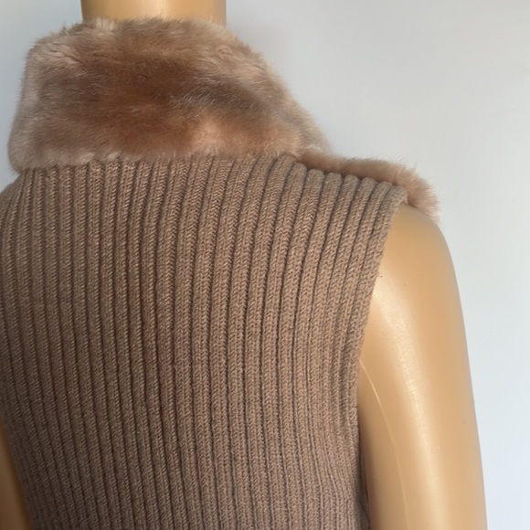Armani Exchange Faux Fur Vest Sz Medium - Picture 11 of 16